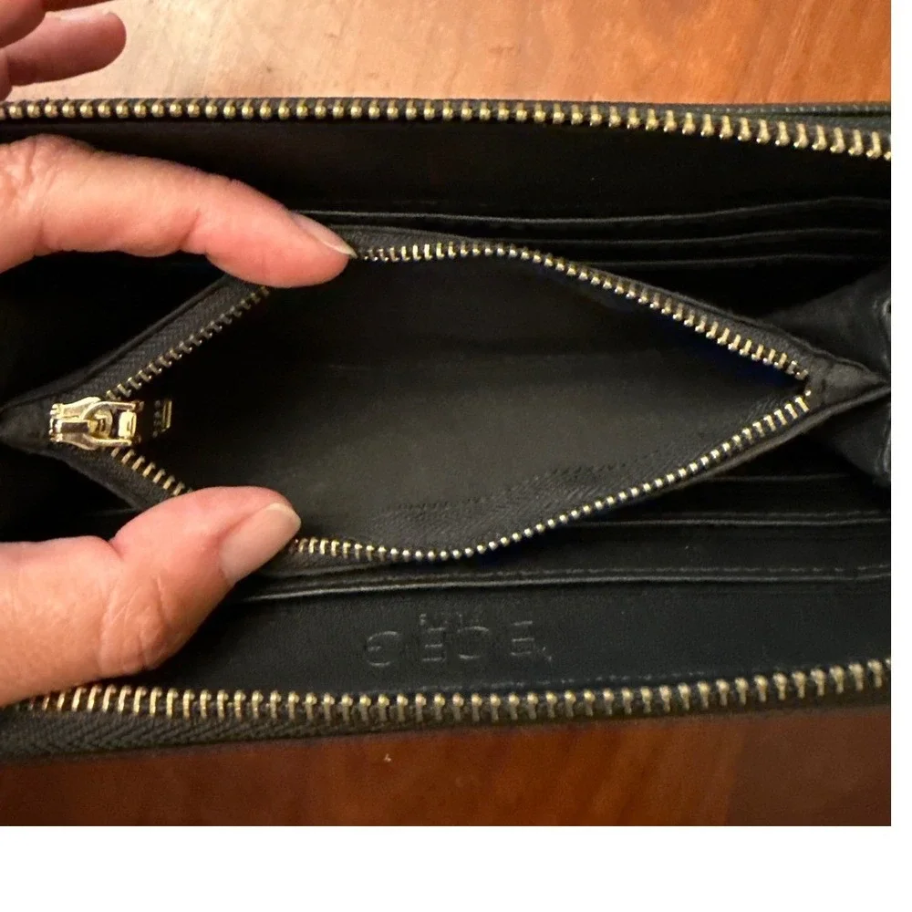 BCBG‎ wallet long black gold zipper